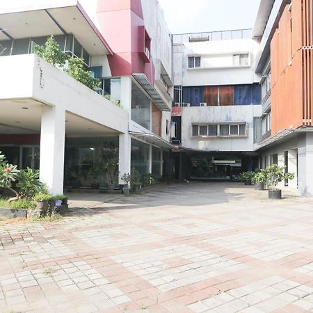 Collection O Hotel Pesona Cikarang Near Pollux Mall Exterior photo