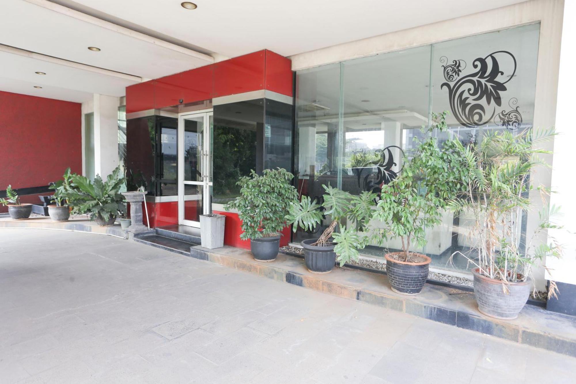 Collection O Hotel Pesona Cikarang Near Pollux Mall Exterior photo